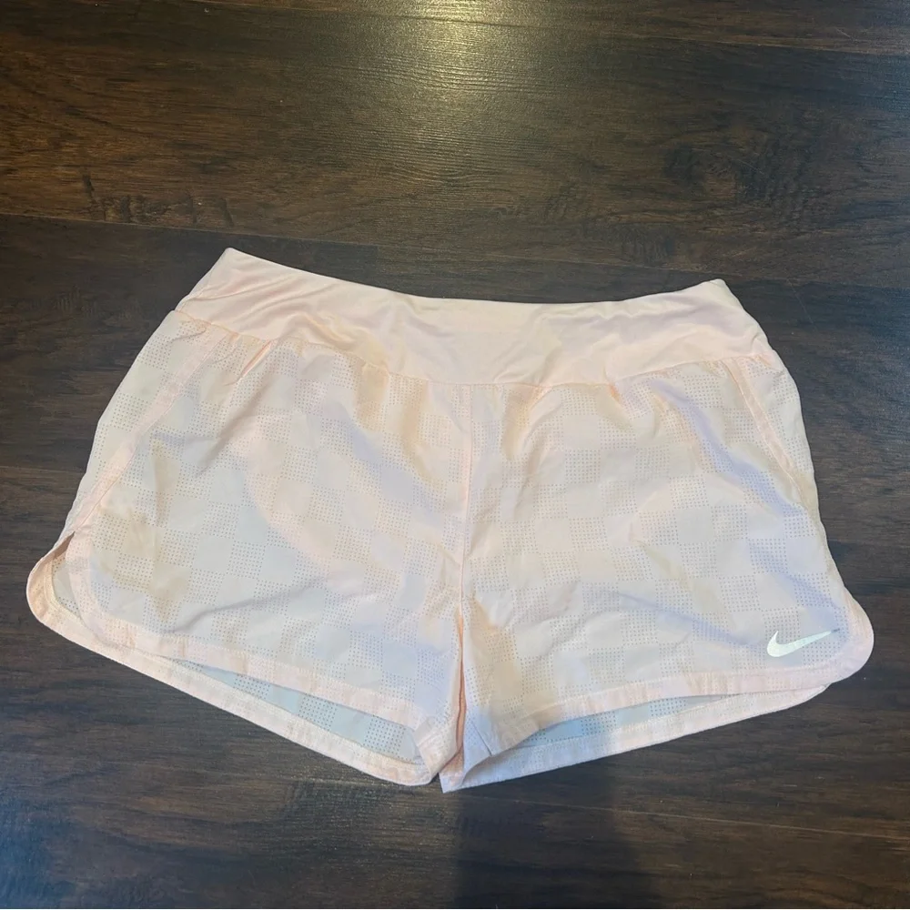 [Nike] Pale Pink Athletic Shorts
